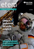 Risiken analysieren, auf Notfälle vorbereitet sein und möglichst bequeme Schutzkleidung tragen: Astronautinnen und Astronauten sind bei ihren Missionen zwar fernab der Erde unterwegs, trotzdem gelten für den Arbeitsschutz im All zum Teil ganz ähnliche Regeln wie am Boden. Welche das sind und was Betriebe sich von Astronautentrainings abschauen können, erklärt Dr. med. Claudia Stern im Interview. Sie leitet das Institut für Luft- und Raumfahrtmedizin am Deutschen Zentrum für Luft- und Raumfahrt.