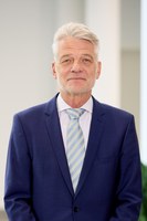 Jobst Kleineberg, alternierender Vorsitzender der Vertreterversammlung der BG ETEM (Arbeitgeberseite). Bad Münstereifel, 2024.